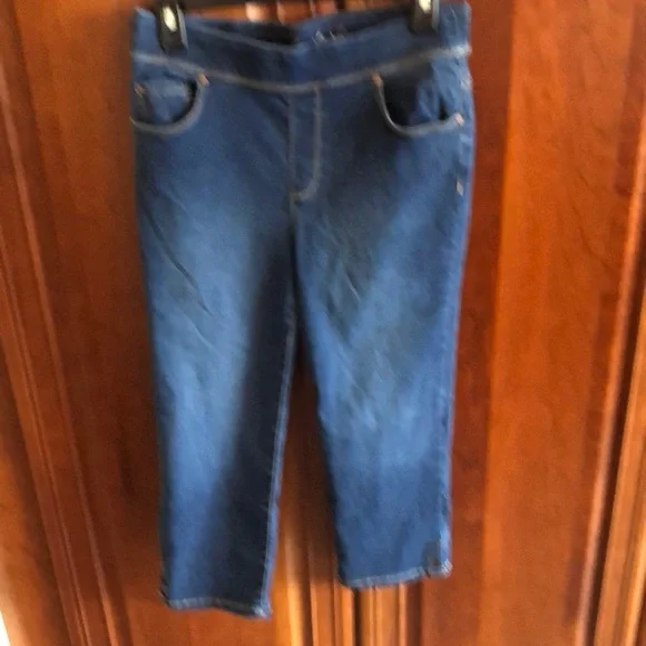 Pull on capris - Picture 1 of 6